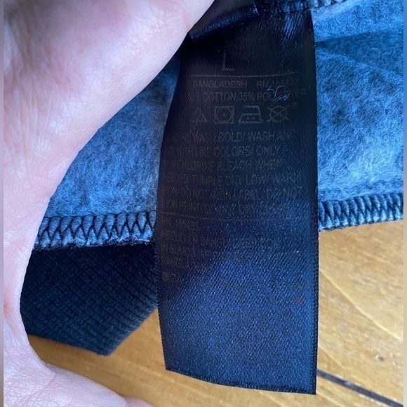 Under Armour Women's Short Sleeve Legacy East 33rd St. Crewneck. Size Medium - Picture 8 of 12